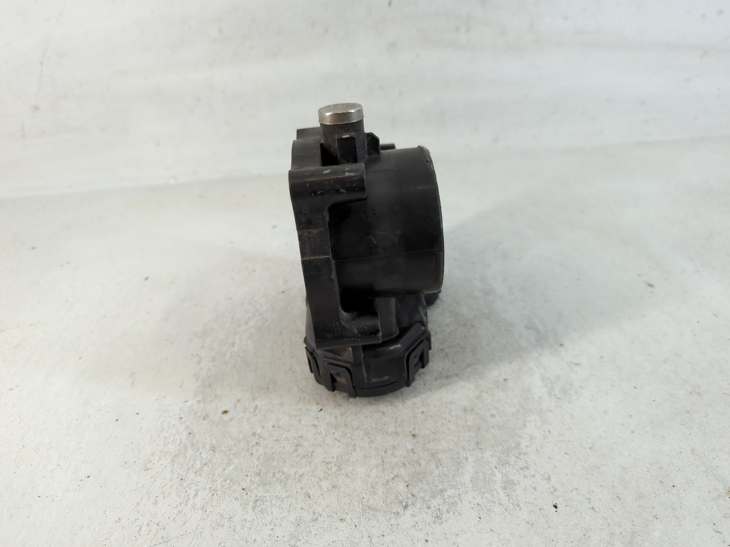 2008-2010 Chrysler Town & Country Throttle Body P/N:04593858AB Fits Fits 2008 2009 2010 2011 OEM Used Auto Parts - Oemusedautoparts1.com