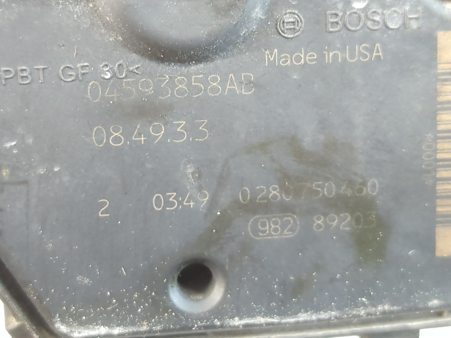 2008-2010 Chrysler Town & Country Throttle Body P/N:04593858AB Fits Fits 2008 2009 2010 2011 OEM Used Auto Parts - Oemusedautoparts1.com