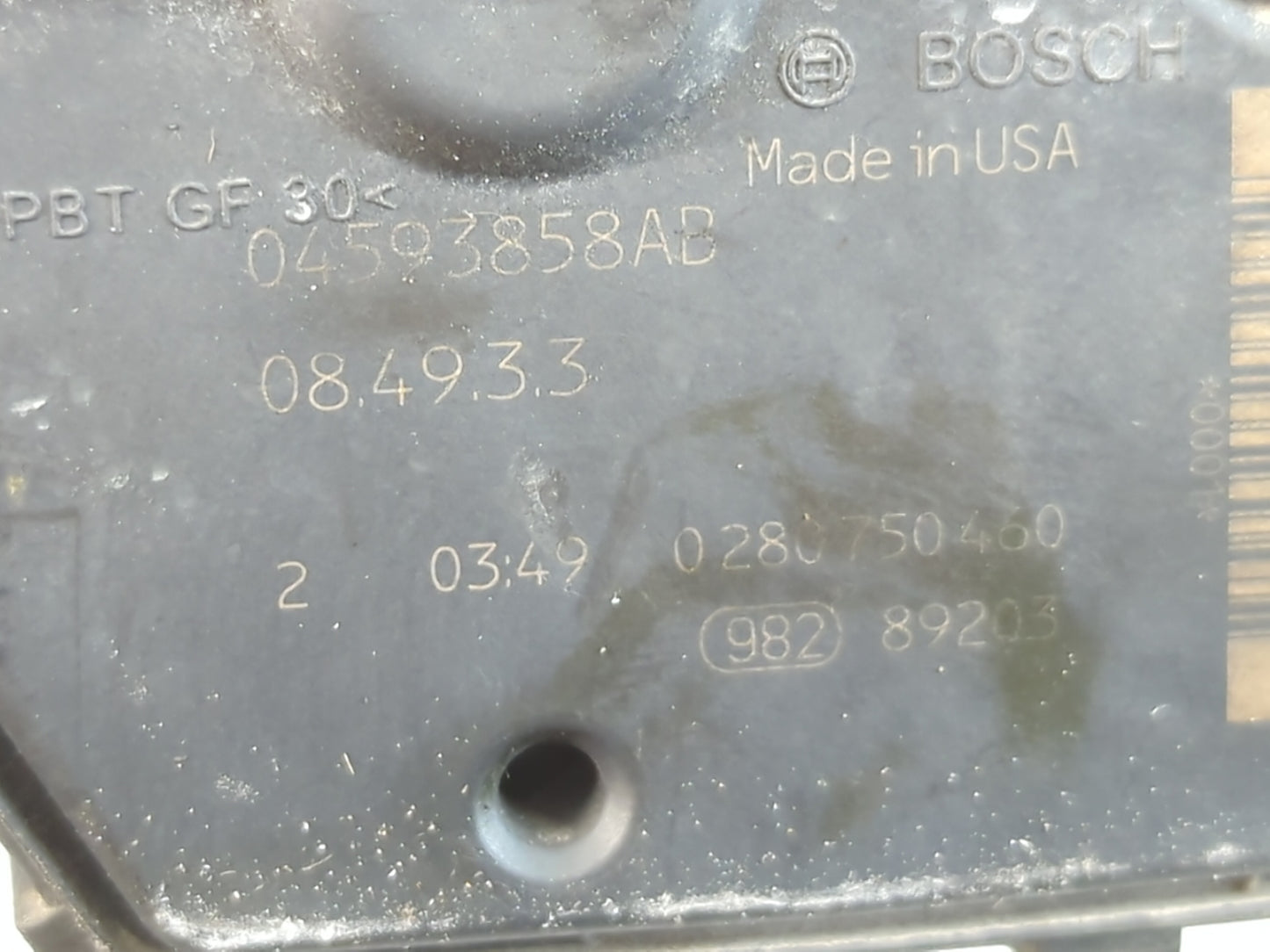 2008-2010 Chrysler Town & Country Throttle Body P/N:04593858AB Fits Fits 2008 2009 2010 2011 OEM Used Auto Parts - Oemusedautoparts1.com