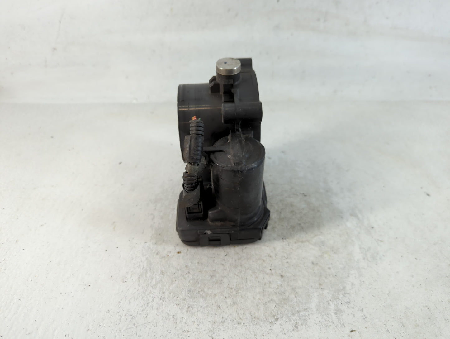 2009 Dodge Ram 1500 Throttle Body P/N:04861661AB Fits Fits 2008 2010 2011 2012 2013 OEM Used Auto Parts - Oemusedautoparts1.com