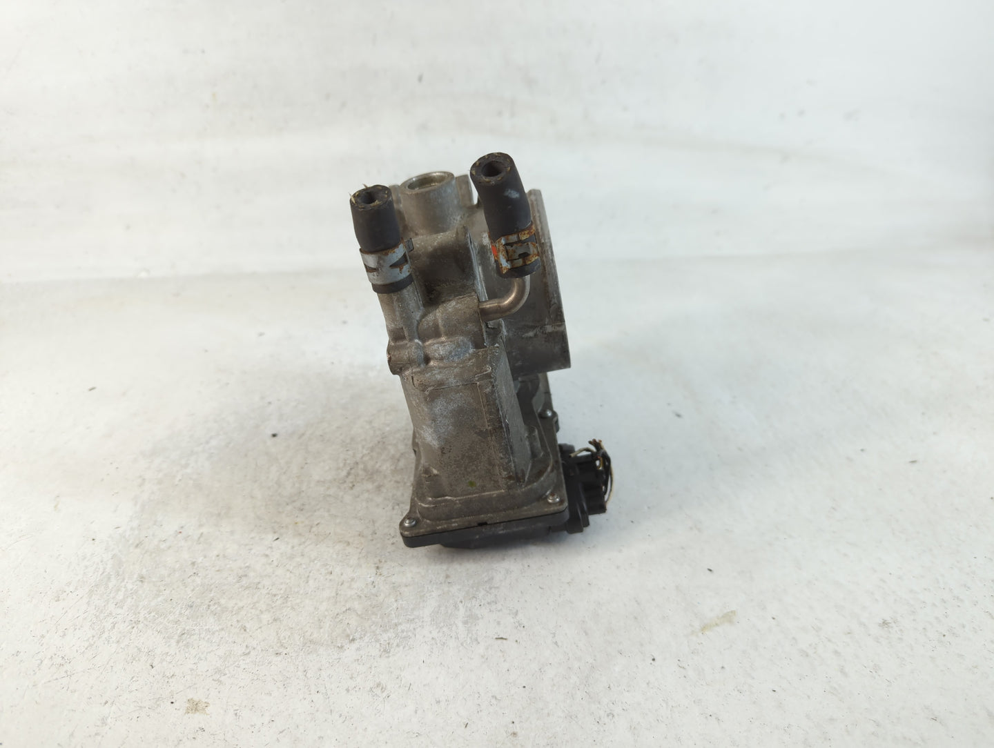 2007-2016 Toyota Sienna Throttle Body P/N:22030-0P050 Fits OEM Used Auto Parts - Oemusedautoparts1.com