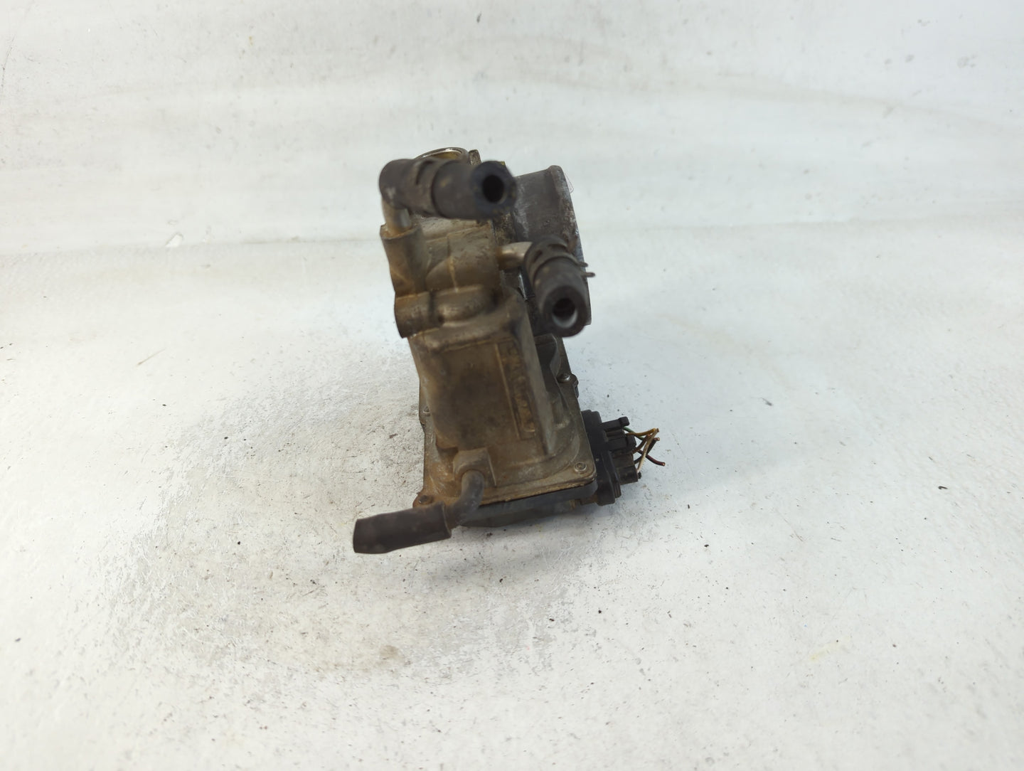 2004-2006 Toyota Solara Throttle Body P/N:22030-0H020 Fits Fits 2004 2005 2006 2007 OEM Used Auto Parts - Oemusedautoparts1.com