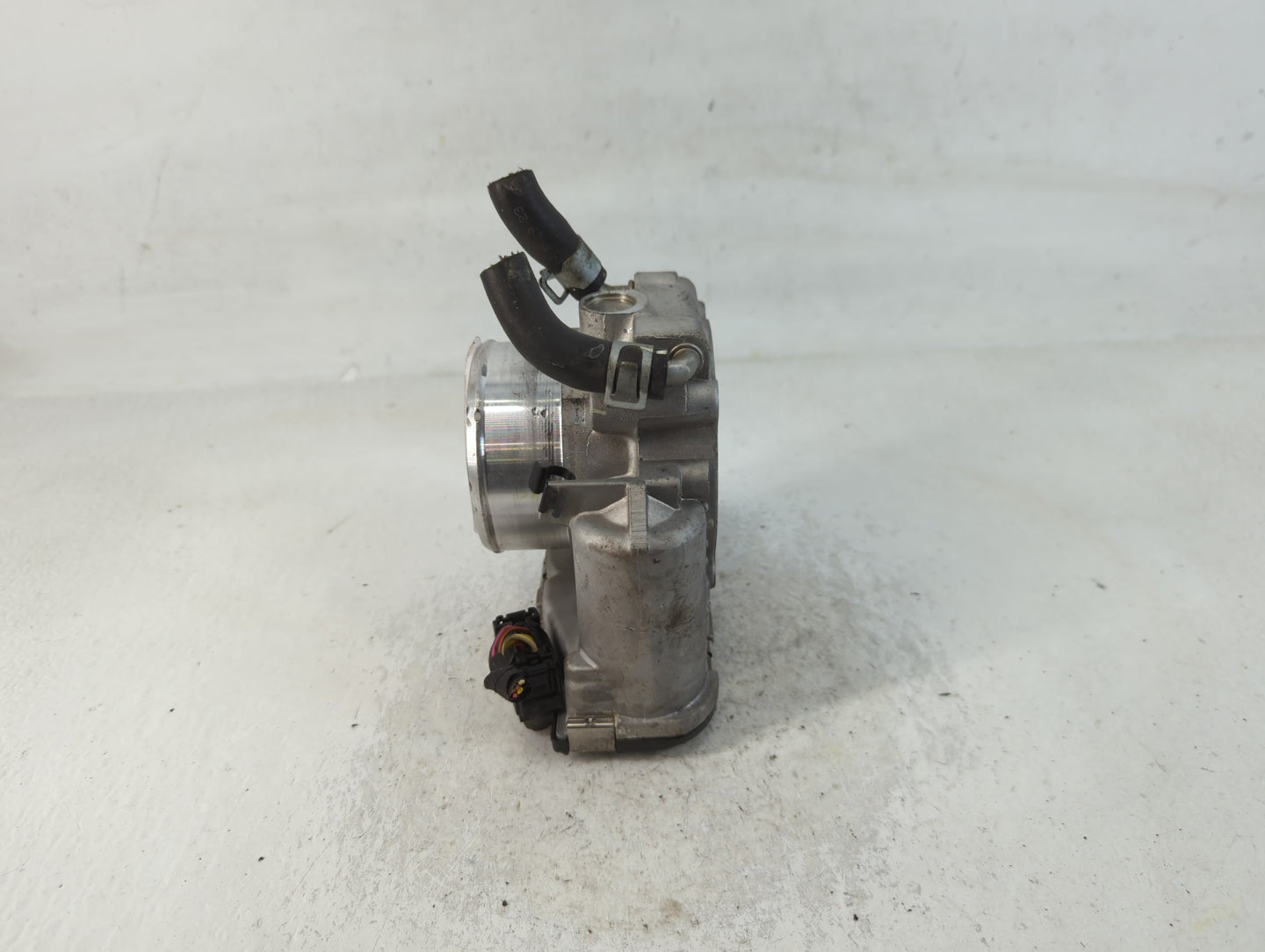 2015-2019 Hyundai Sonata Throttle Body P/N:35100-2G600 Fits Fits 2015 2016 2017 2018 2019 2020 2021 OEM Used Auto Parts - Oemusedautoparts1.com
