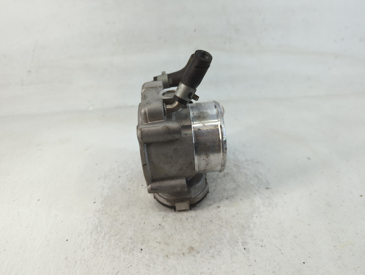2015-2019 Hyundai Sonata Throttle Body P/N:35100-2G600 Fits Fits 2015 2016 2017 2018 2019 2020 2021 OEM Used Auto Parts - Oemusedautoparts1.com