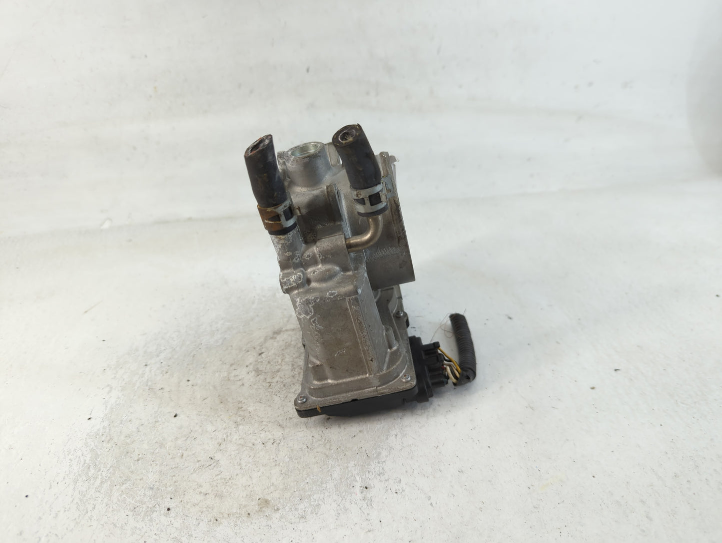 2007-2016 Toyota Sienna Throttle Body P/N:22030-0P050 Fits OEM Used Auto Parts - Oemusedautoparts1.com