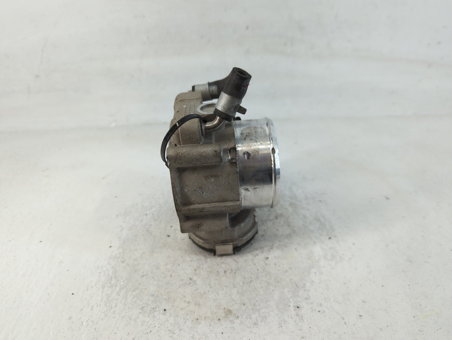 2015-2019 Hyundai Sonata Throttle Body P/N:35100-2G600 Fits Fits 2015 2016 2017 2018 2019 2020 2021 OEM Used Auto Parts - Oemusedautoparts1.com