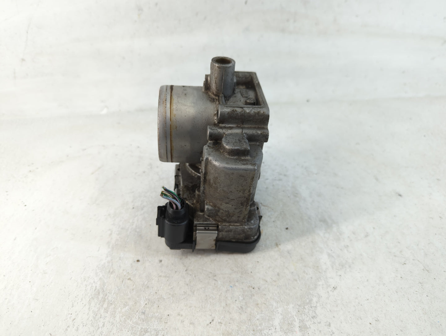 2013-2018 Volkswagen Jetta Throttle Body P/N:133062B Fits Fits 2013 2014 2015 2016 2017 2018 OEM Used Auto Parts - Oemusedautoparts1.com