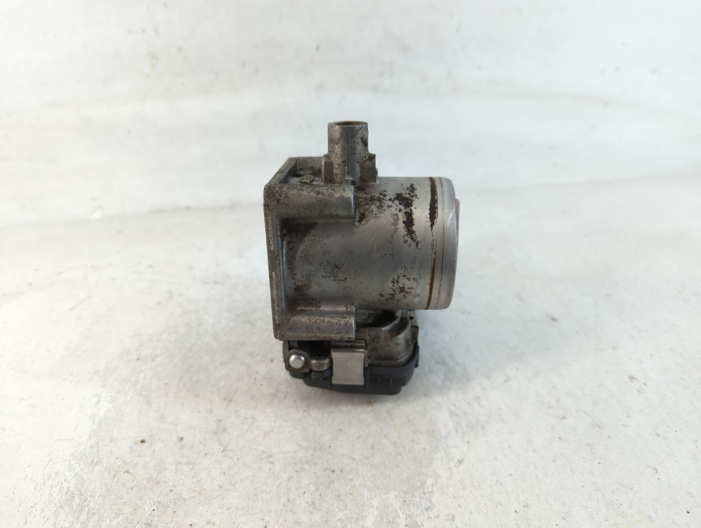 2013-2018 Volkswagen Jetta Throttle Body P/N:133062B Fits Fits 2013 2014 2015 2016 2017 2018 OEM Used Auto Parts - Oemusedautoparts1.com