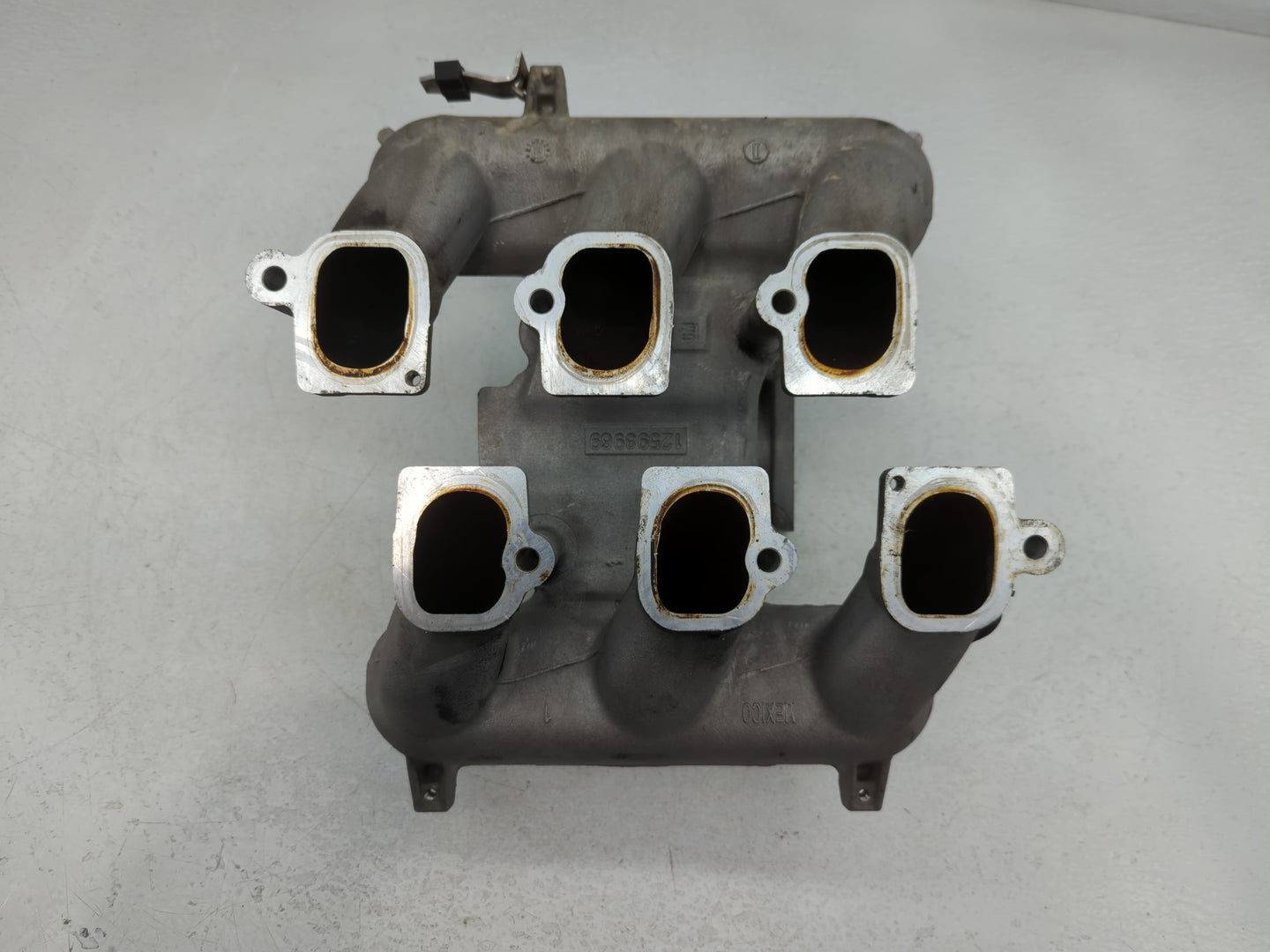 2008-2010 Saturn Vue Air Intake Manifold P/N:029702 8971, 12598971 Fits Fits 2008 2009 2010 OEM Used Auto Parts - Oemusedautoparts1.com