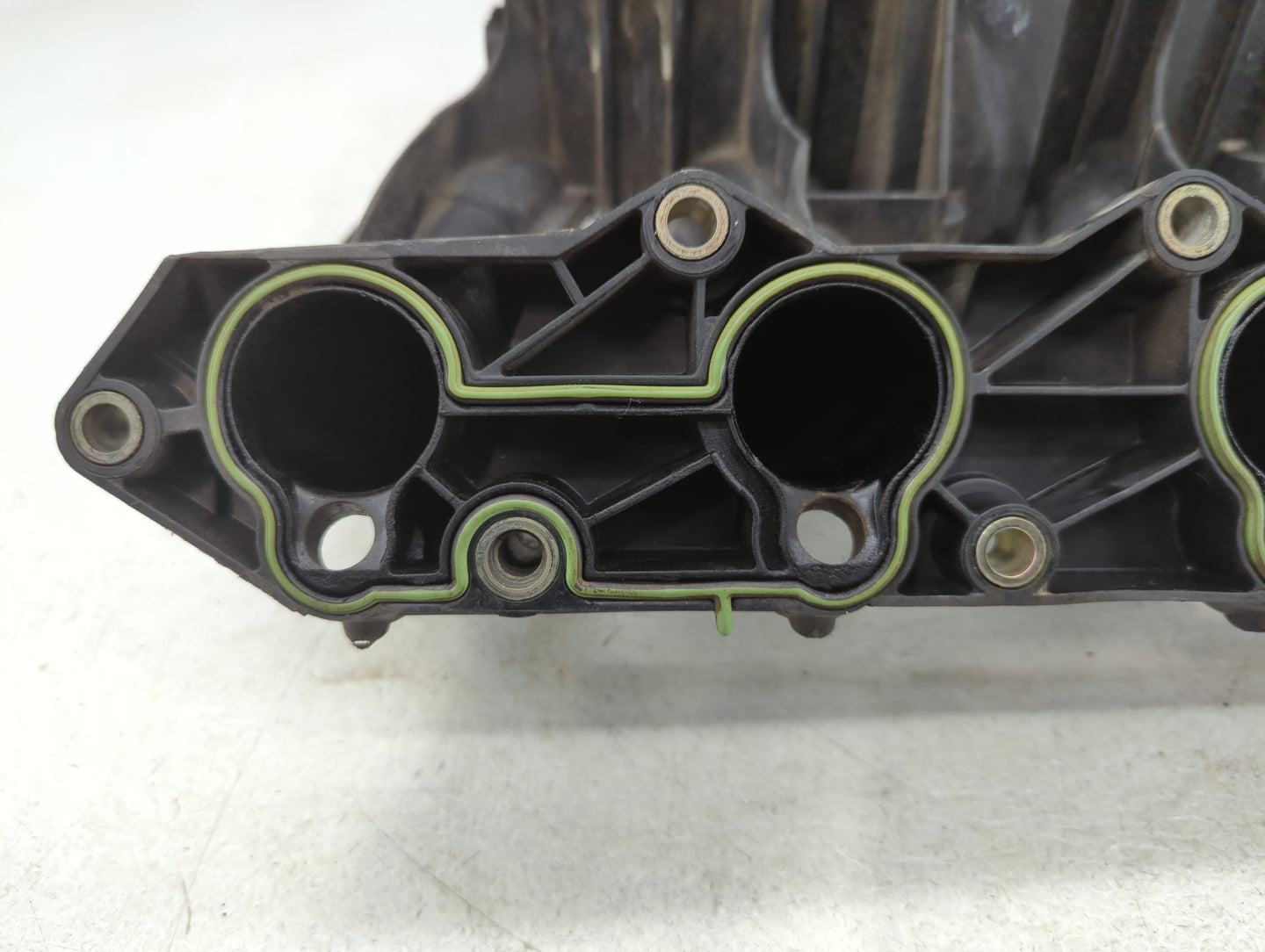 1997-1998 Mercedes-Benz C230 Air Intake Manifold P/N:290 003 01 959 A 111 140 22 01 Fits Fits 1997 1998 OEM Used Auto Parts - Oemusedautoparts1.com