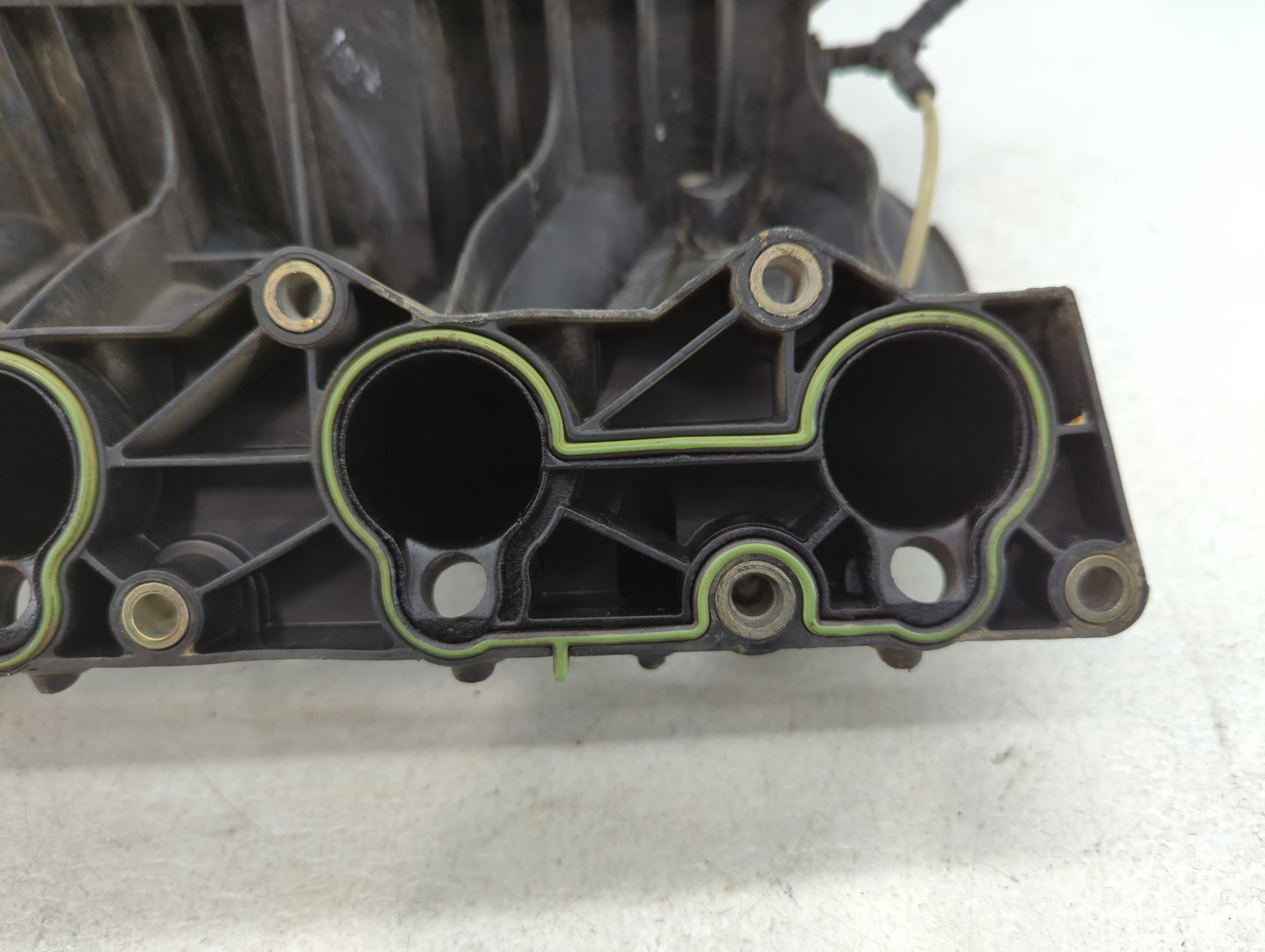 1997-1998 Mercedes-Benz C230 Air Intake Manifold P/N:290 003 01 959 A 111 140 22 01 Fits Fits 1997 1998 OEM Used Auto Parts - Oemusedautoparts1.com