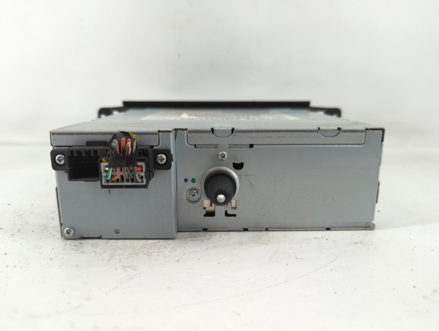 2007-2008 Chrysler Pacifica Radio AM FM Cd Player Receiver Replacement P/N:P05094031AF Fits Fits 2007 2008 OEM Used Auto Parts - Oemusedautoparts1.com