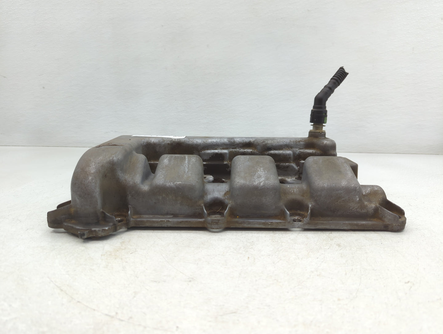 2008 Ford Escape Passenger Right Cylinder Head Valve Cover P/N:6L8E-6582-BB 6L8E-6582-B8 Fits OEM Used Auto Parts - Oemusedautoparts1.com