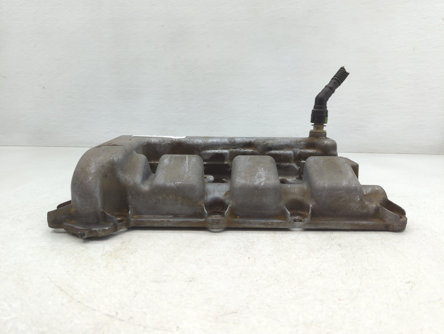 2008 Ford Escape Passenger Right Cylinder Head Valve Cover P/N:6L8E-6582-BB 6L8E-6582-B8 Fits OEM Used Auto Parts - Oemusedautoparts1.com