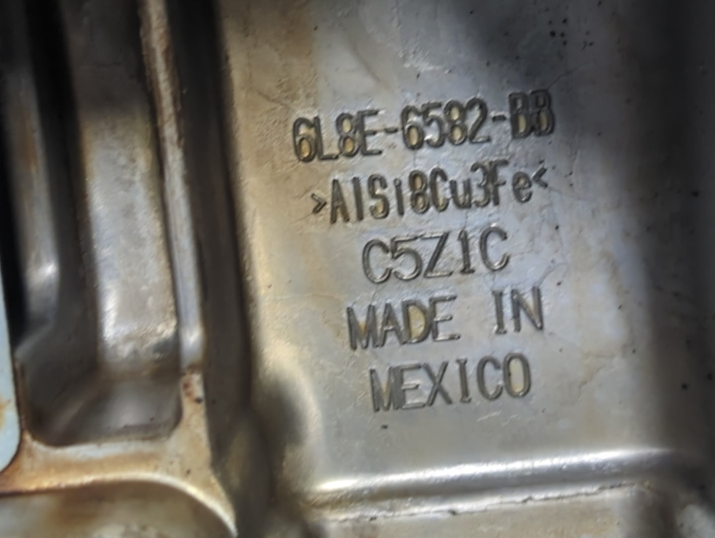 2008 Ford Escape Passenger Right Cylinder Head Valve Cover P/N:6L8E-6582-BB 6L8E-6582-B8 Fits OEM Used Auto Parts - Oemusedautoparts1.com