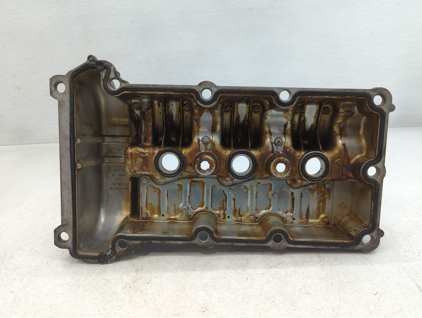 2008 Ford Escape Passenger Right Cylinder Head Valve Cover P/N:6L8E-6582-BB 6L8E-6582-B8 Fits OEM Used Auto Parts - Oemusedautoparts1.com