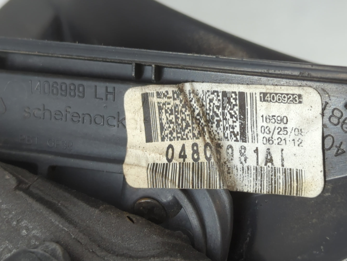 2005-2010 Chrysler 300 Side Mirror Replacement Driver Left View Door Mirror P/N:04805981A1 Fits Fits 2005 2006 2007 2008 2009 2010 OEM Used Auto Parts - Oemusedautoparts1.com