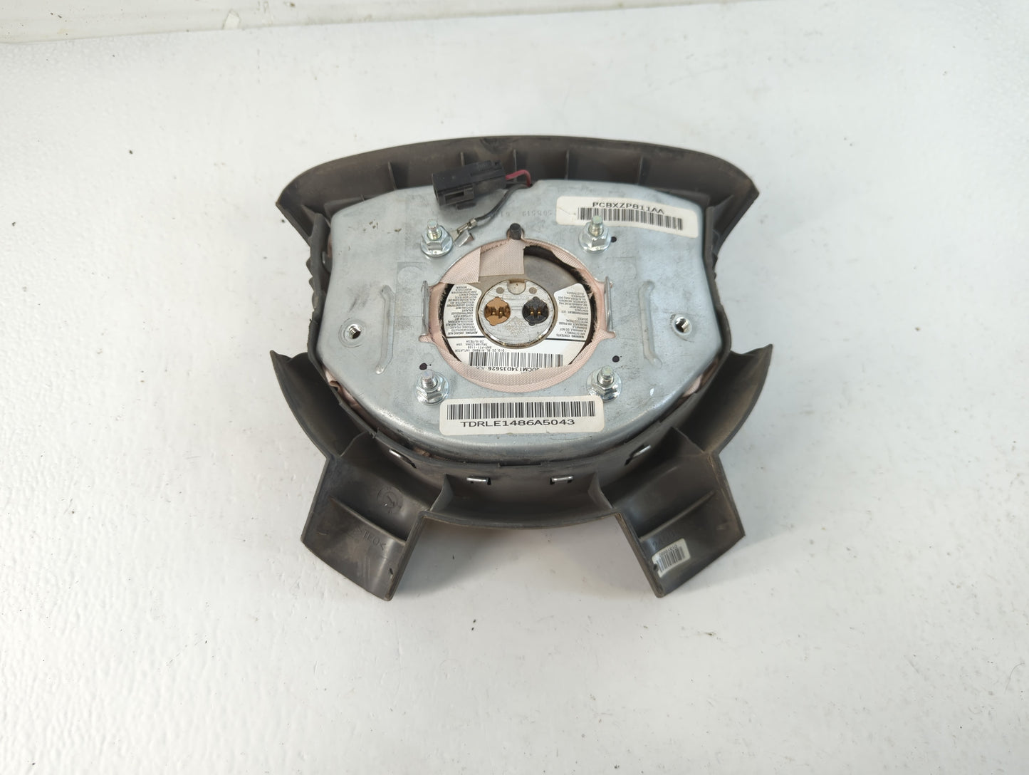 2007-2009 Dodge Durango Air Bag Driver Left Steering Wheel Mounted P/N:PCBXZP811AA Fits Fits 2006 2007 2008 2009 2010 2011 OEM Used Auto Parts - Oemusedautoparts1.com
