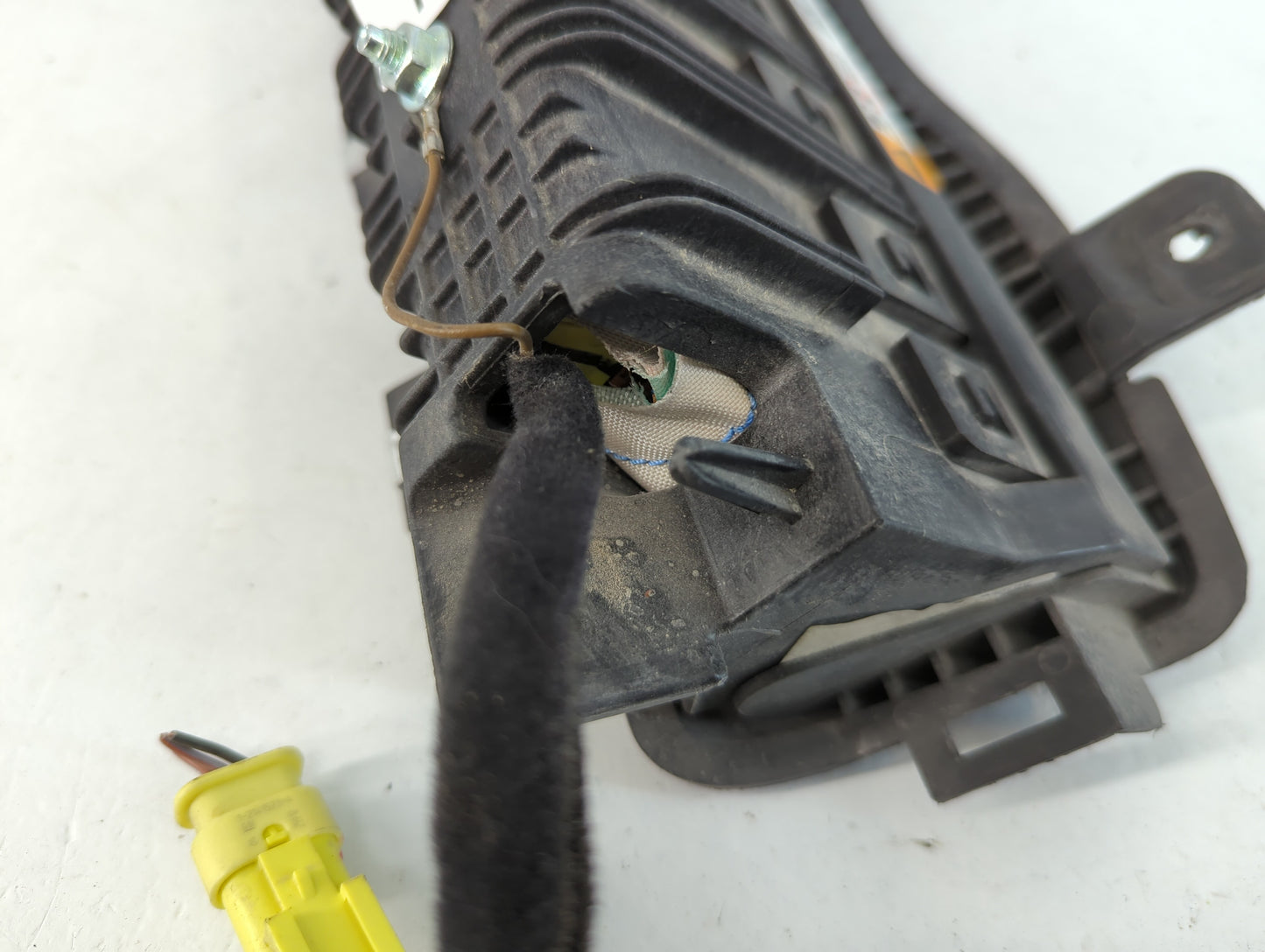 2012-2019 Chevrolet Sonic Air Bag Driver Left Knee OEM P/N:95174175 Fits Fits 2012 2013 2014 2015 2016 2017 2018 2019 OEM Used Auto Parts - Oemusedautoparts1.com