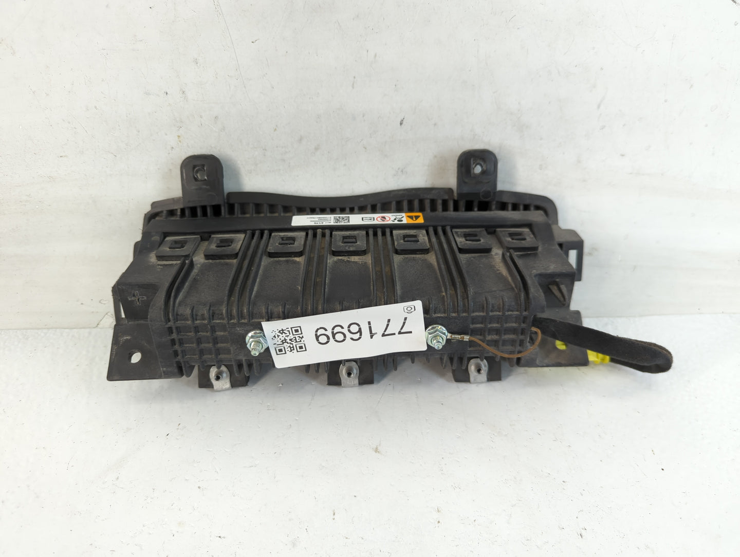 2012-2019 Chevrolet Sonic Air Bag Driver Left Knee OEM P/N:95174175 Fits Fits 2012 2013 2014 2015 2016 2017 2018 2019 OEM Used Auto Parts - Oemusedautoparts1.com