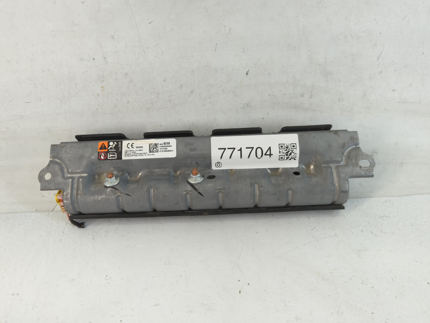 2017-2020 Chevrolet Impala Air Bag Passenger Right Knee OEM P/N:84048248 Fits Fits 2017 2018 2019 2020 OEM Used Auto Parts - Oemusedautoparts1.com