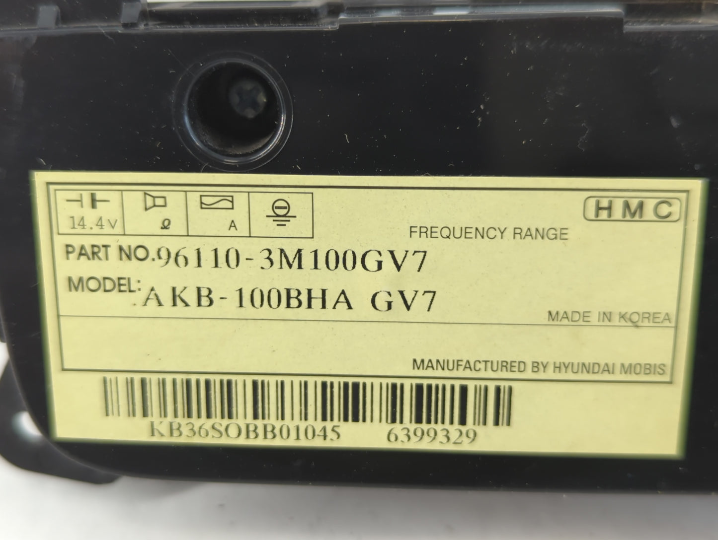 2009-2014 Hyundai Genesis Radio AM FM Cd Player Receiver Replacement P/N:96110-3M100GV7 Fits Fits 2009 2010 2011 2012 2013 2014 OEM Used Auto Parts - Oemusedautoparts1.com