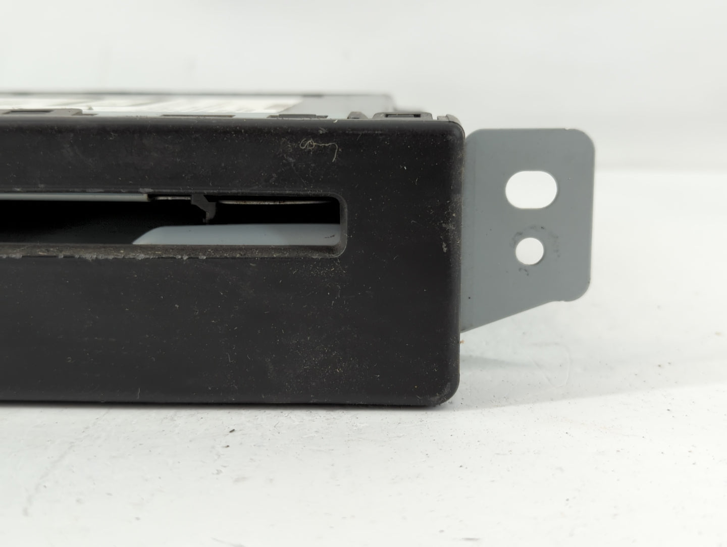2017-2019 Chevrolet Silverado 1500 Radio AM FM Cd Player Receiver Replacement P/N:84016435 Fits Fits 2017 2018 2019 OEM Used Auto Parts - Oemusedautoparts1.com