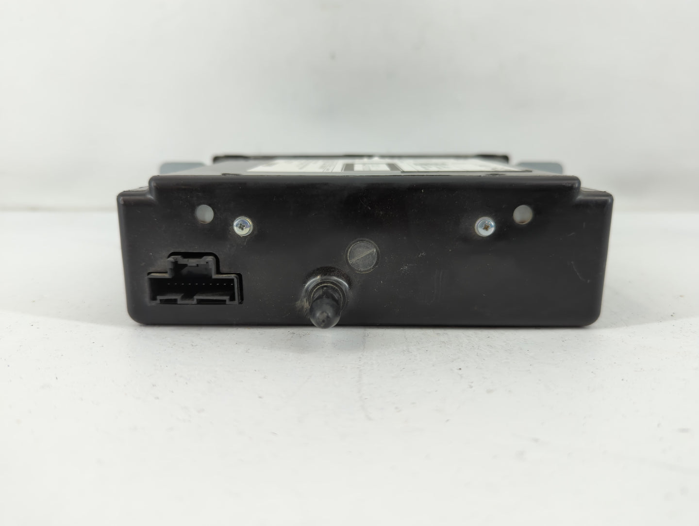 2017-2019 Chevrolet Silverado 1500 Radio AM FM Cd Player Receiver Replacement P/N:84016435 Fits Fits 2017 2018 2019 OEM Used Auto Parts - Oemusedautoparts1.com