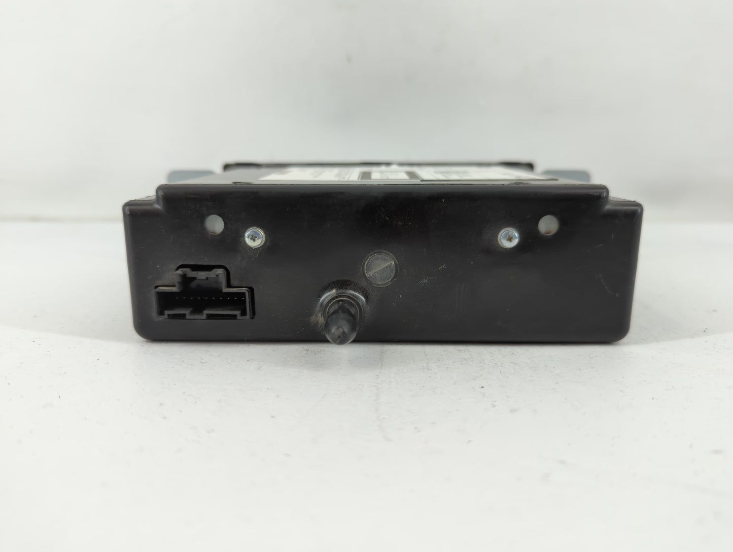 2017-2019 Chevrolet Silverado 1500 Radio AM FM Cd Player Receiver Replacement P/N:84016435 Fits Fits 2017 2018 2019 OEM Used Auto Parts - Oemusedautoparts1.com