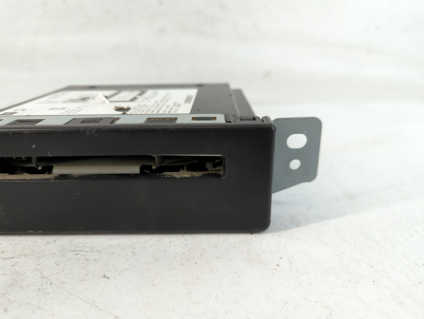 2013-2014 Cadillac Srx Radio AM FM Cd Player Receiver Replacement P/N:13590747 Fits Fits 2013 2014 OEM Used Auto Parts - Oemusedautoparts1.com