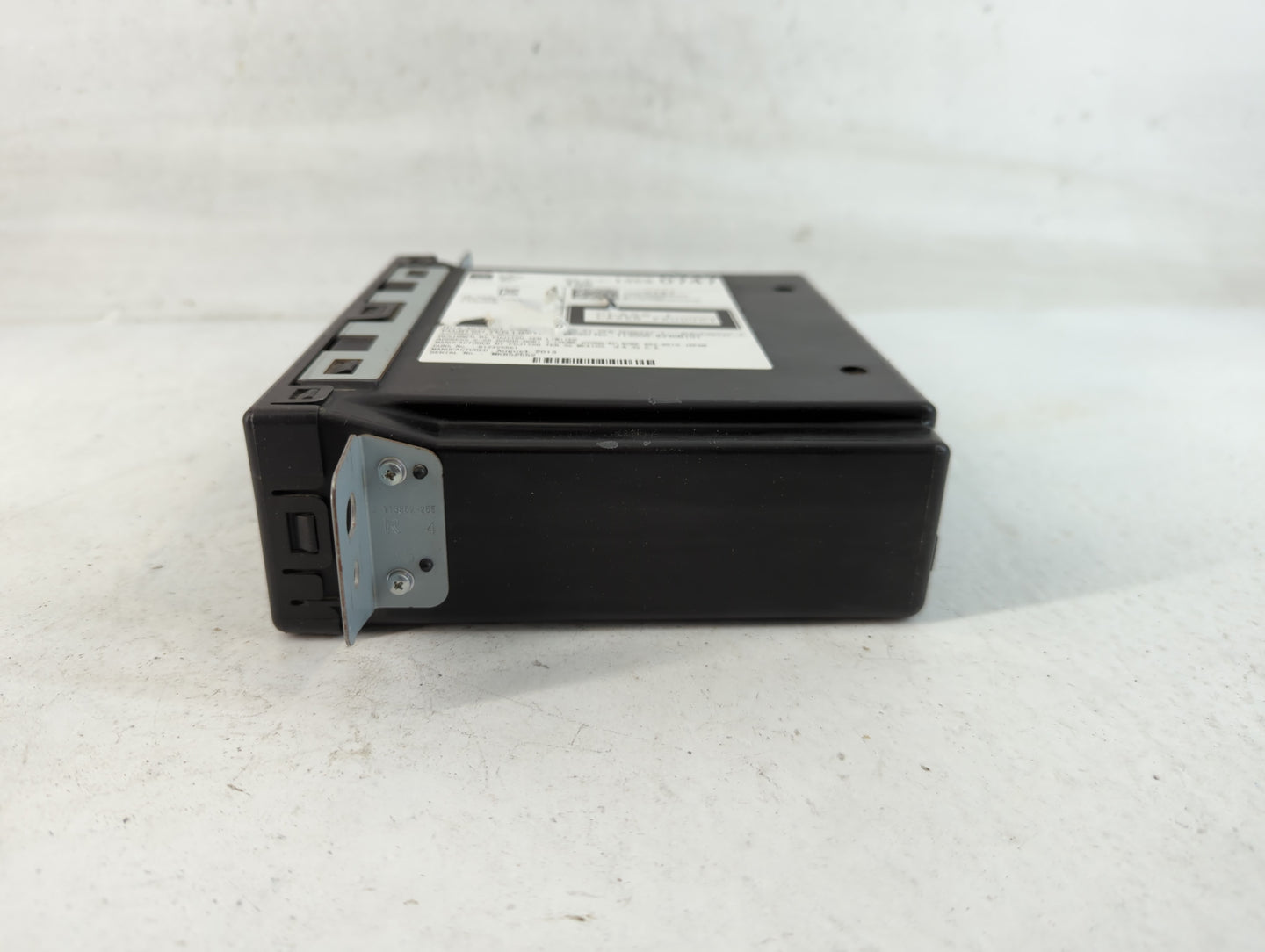 2013-2014 Cadillac Srx Radio AM FM Cd Player Receiver Replacement P/N:13590747 Fits Fits 2013 2014 OEM Used Auto Parts - Oemusedautoparts1.com