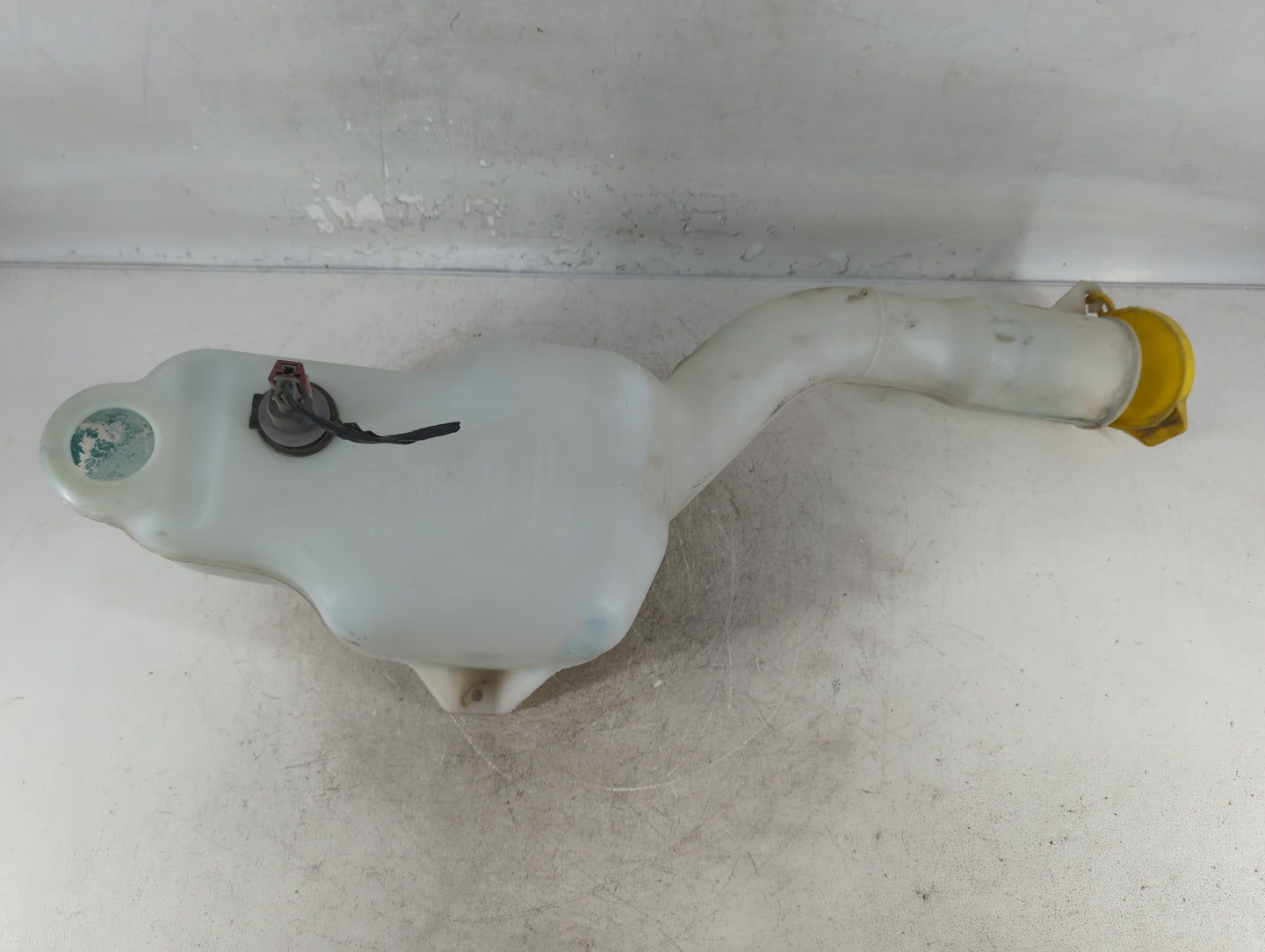 2006-2010 Chrysler 300 Windshield Washer Fluid Reservoir Bottle Oem - Oemusedautoparts1.com
