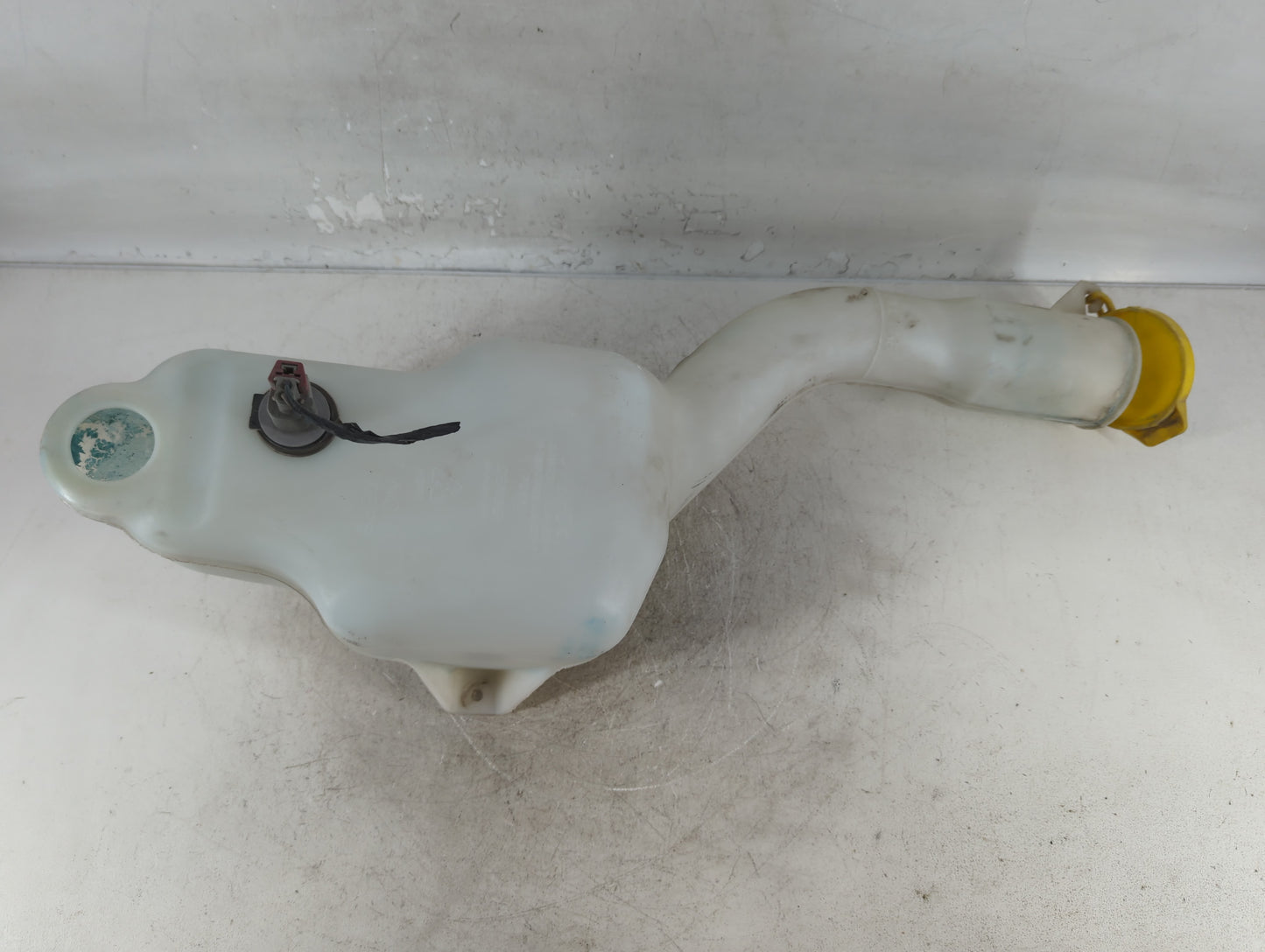 2006-2010 Chrysler 300 Windshield Washer Fluid Reservoir Bottle Oem - Oemusedautoparts1.com