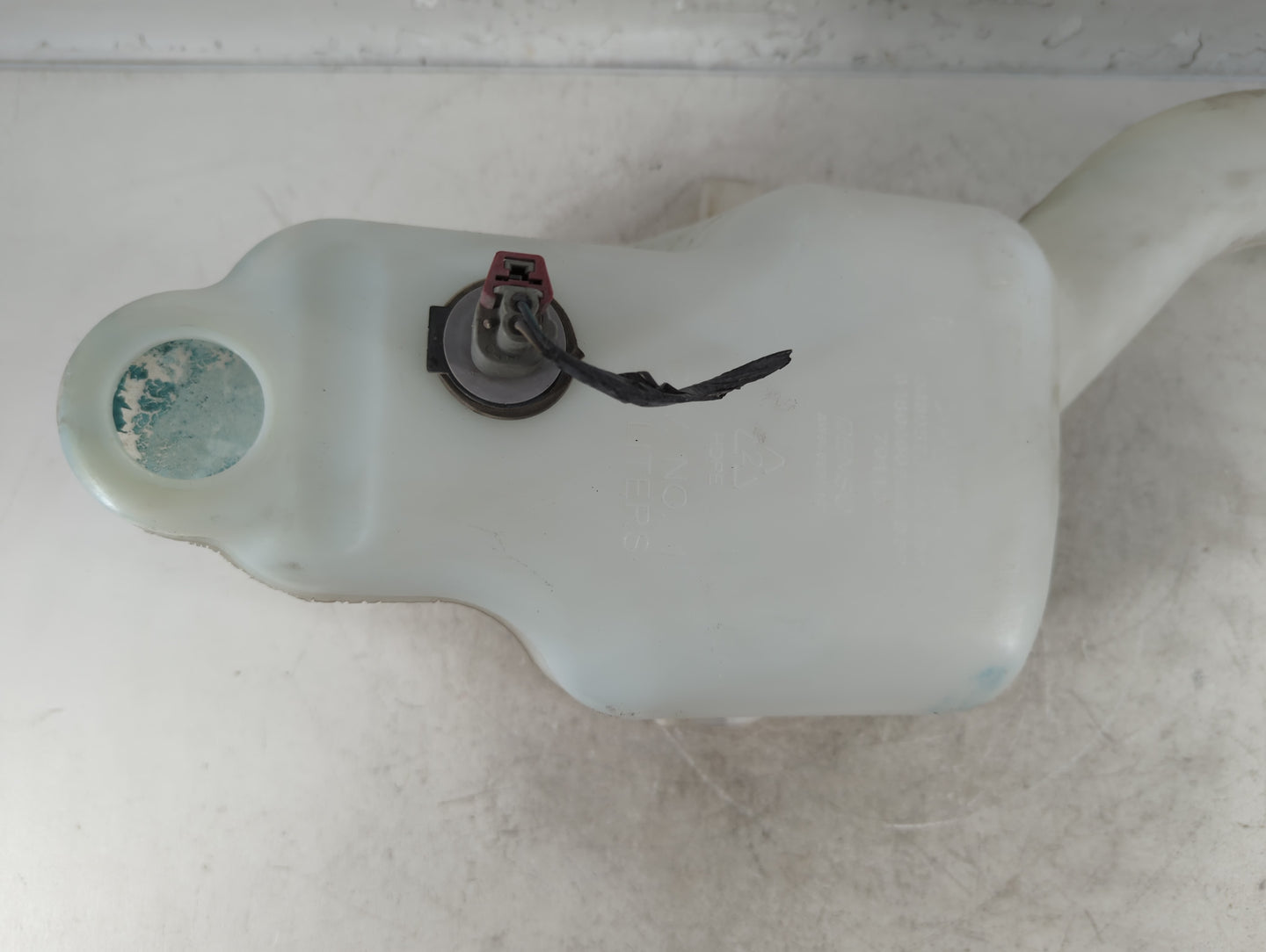 2006-2010 Chrysler 300 Windshield Washer Fluid Reservoir Bottle Oem - Oemusedautoparts1.com