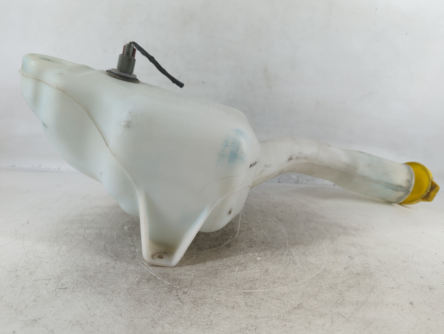 2006-2010 Chrysler 300 Windshield Washer Fluid Reservoir Bottle Oem - Oemusedautoparts1.com