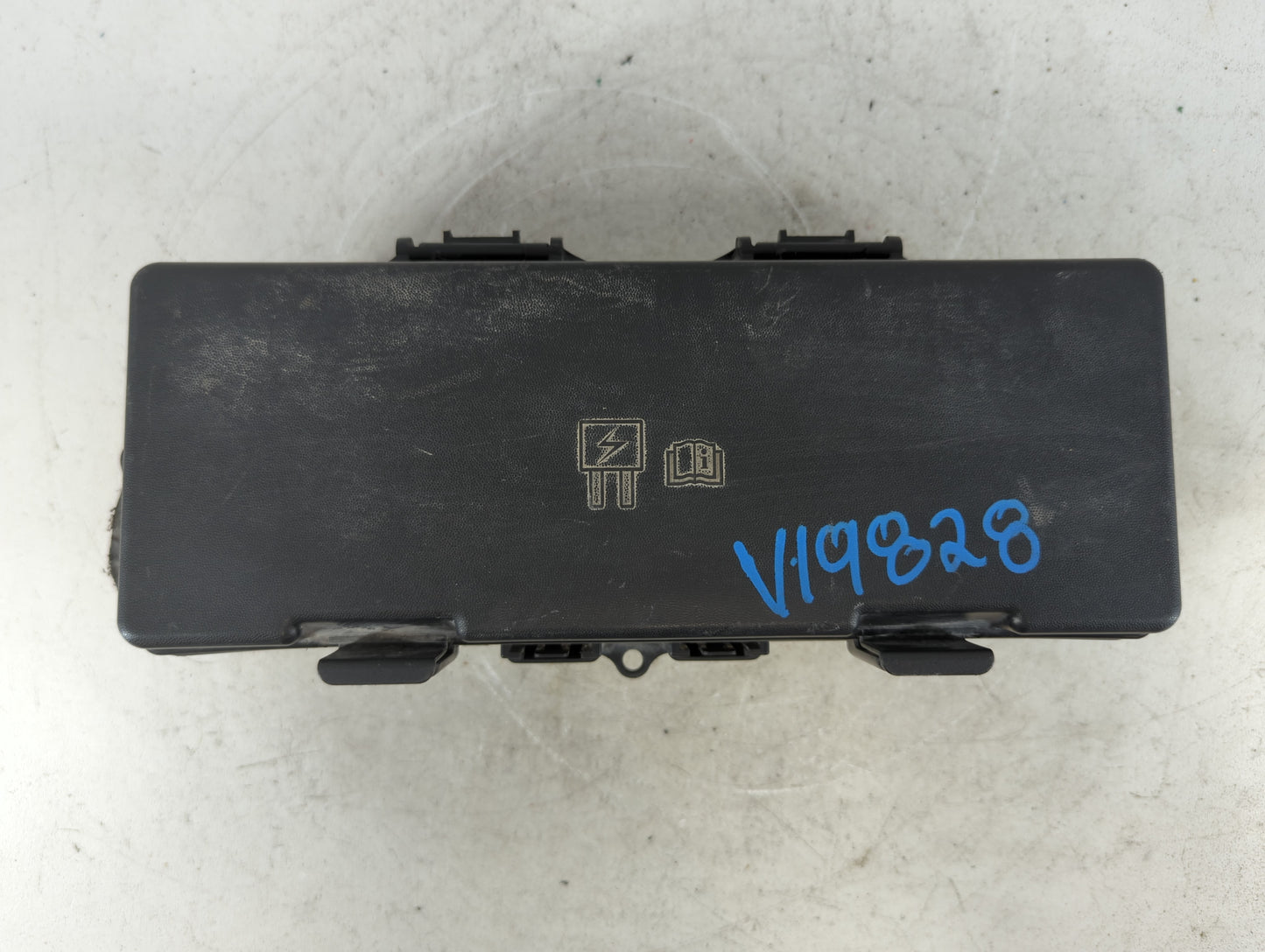 2010 Lincoln Navigator Fusebox Fuse Box Panel Relay Module P/N:9L1T-14A003-BA Fits OEM Used Auto Parts - Oemusedautoparts1.com