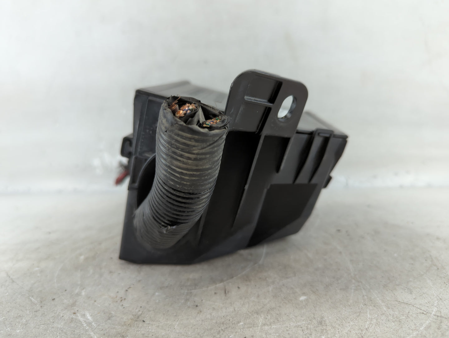 2012-2017 Fiat 500 Fusebox Fuse Box Panel Relay Module Fits Fits 2012 2013 2014 2015 2016 2017 OEM Used Auto Parts - Oemusedautoparts1.com