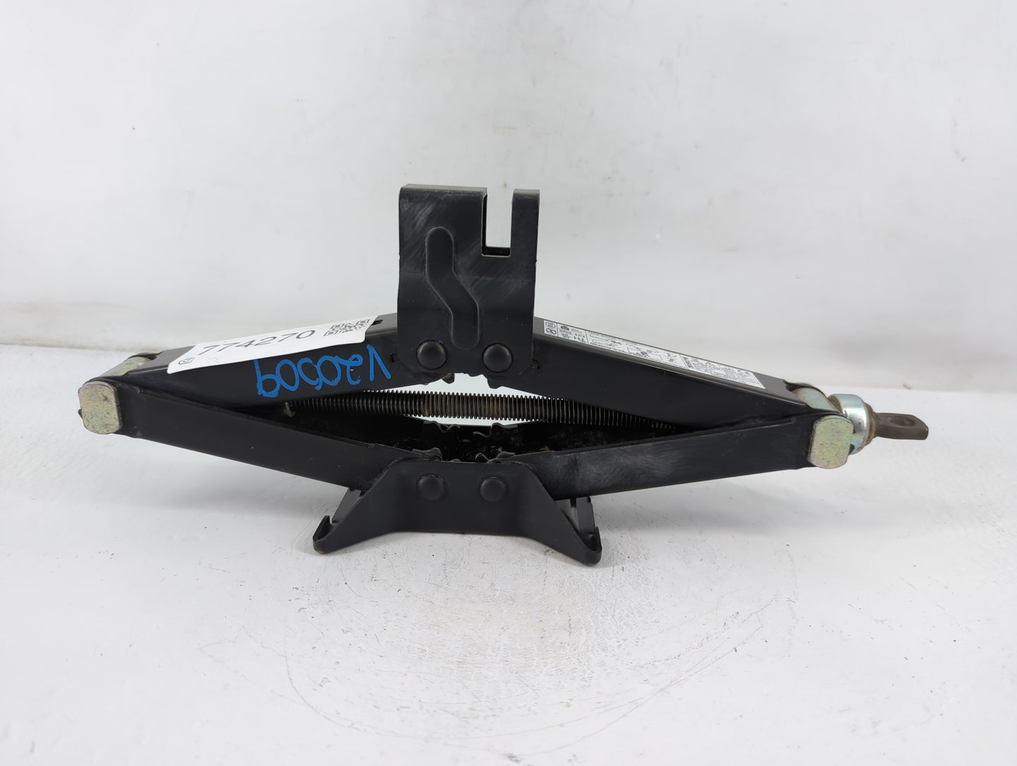 2021 Kia Seltos Spare Scissor Car Jack - Oemusedautoparts1.com