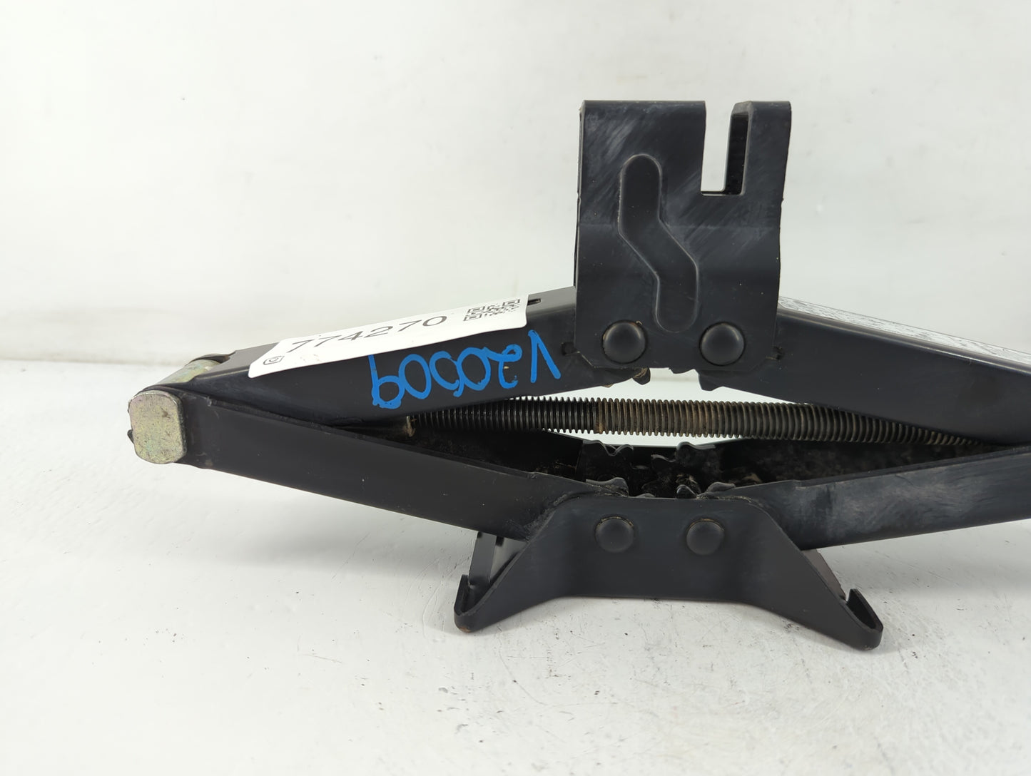 2021 Kia Seltos Spare Scissor Car Jack - Oemusedautoparts1.com