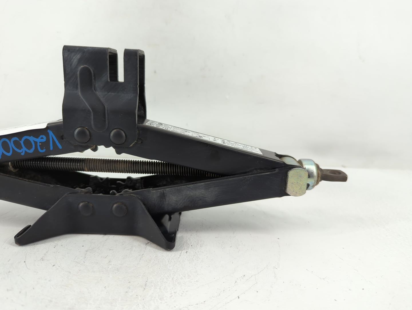 2021 Kia Seltos Spare Scissor Car Jack - Oemusedautoparts1.com