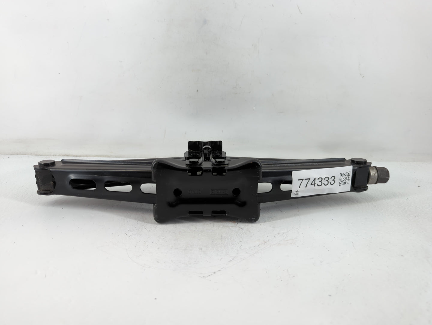 2017 Ford Edge Spare Scissor Car Jack - Oemusedautoparts1.com