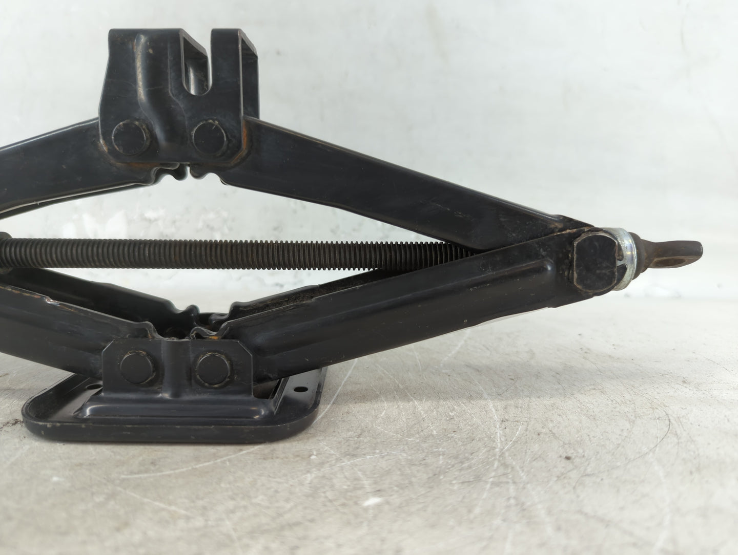 2019 Hyundai Elantra Spare Scissor Car Jack - Oemusedautoparts1.com
