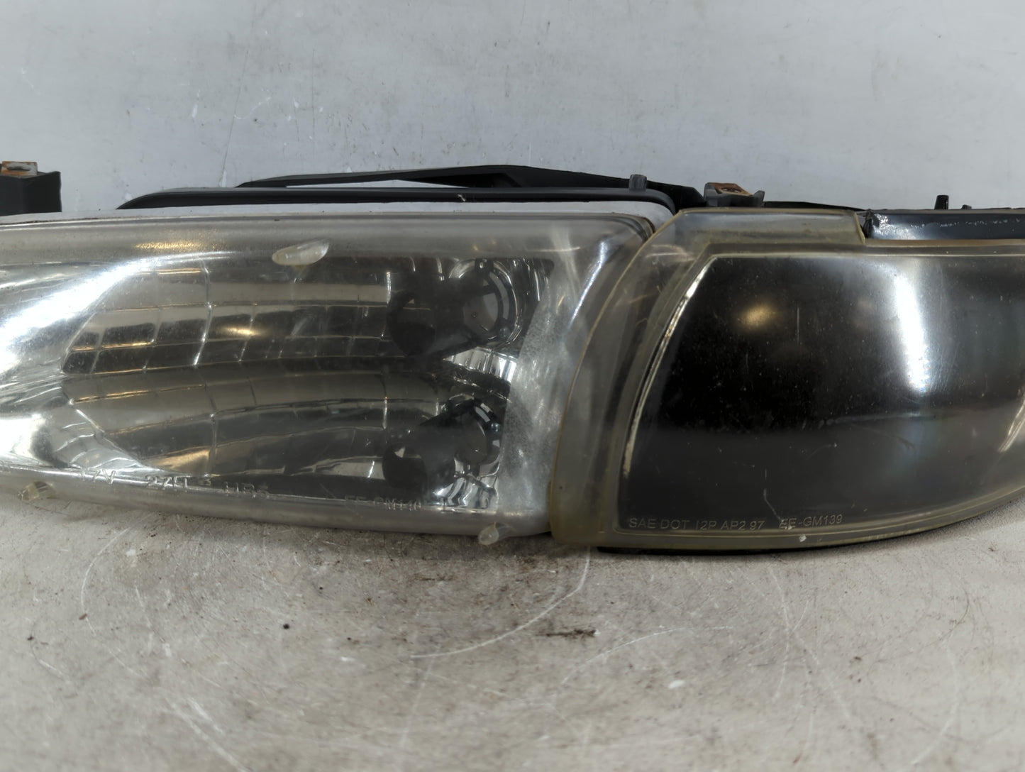 1997 Pontiac Grand Prix Passenger Right Oem Head Light Headlight Lamp - Oemusedautoparts1.com