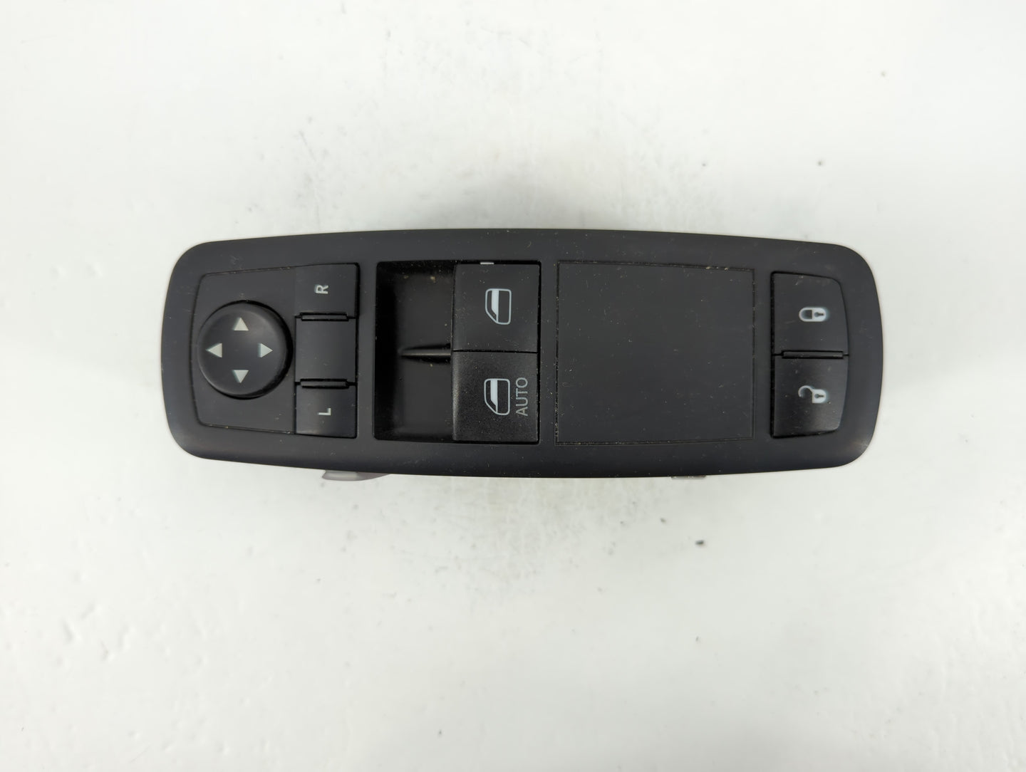 2007-2008 Volkswagen Eos Interior Rear View Mirror Replacement OEM P/N:68298870AA Fits Fits 2005 2006 2007 2008 2009 OEM Used Auto Parts - Oemusedautoparts1.com