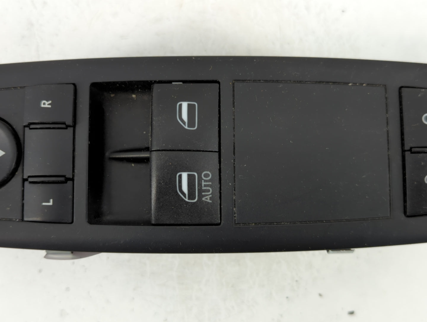 2007-2008 Volkswagen Eos Interior Rear View Mirror Replacement OEM P/N:68298870AA Fits Fits 2005 2006 2007 2008 2009 OEM Used Auto Parts - Oemusedautoparts1.com