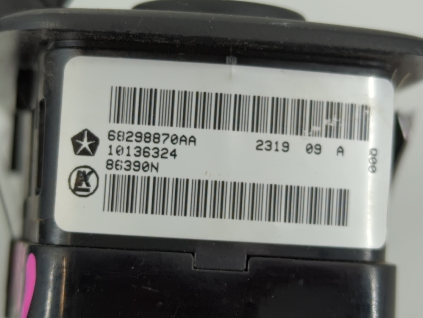 2007-2008 Volkswagen Eos Interior Rear View Mirror Replacement OEM P/N:68298870AA Fits Fits 2005 2006 2007 2008 2009 OEM Used Auto Parts - Oemusedautoparts1.com