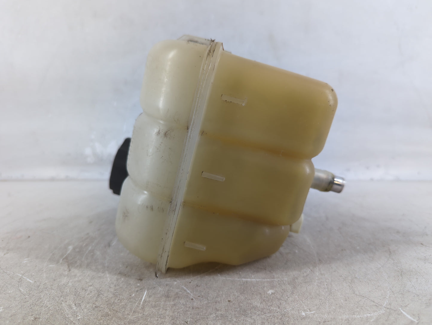 2003-2007 Saturn Ion Windshield Washer Fluid Reservoir Bottle Oem - Oemusedautoparts1.com