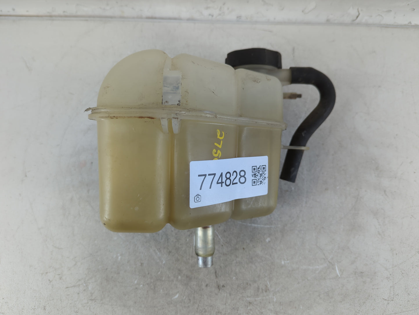 2003-2007 Saturn Ion Windshield Washer Fluid Reservoir Bottle Oem - Oemusedautoparts1.com