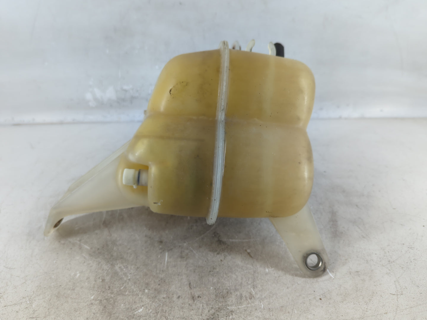 2003-2007 Cadillac Cts Windshield Washer Fluid Reservoir Bottle Oem - Oemusedautoparts1.com
