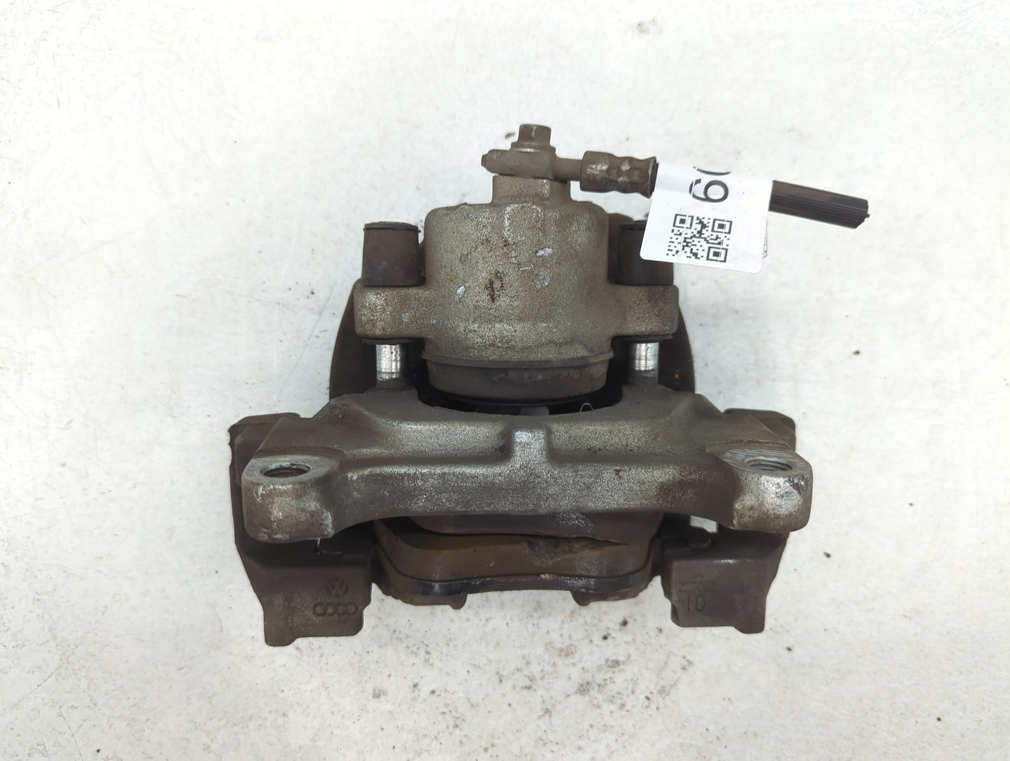 2015-2020 Volkswagen Passat Front Passenger Right Brake Caliper - Oemusedautoparts1.com